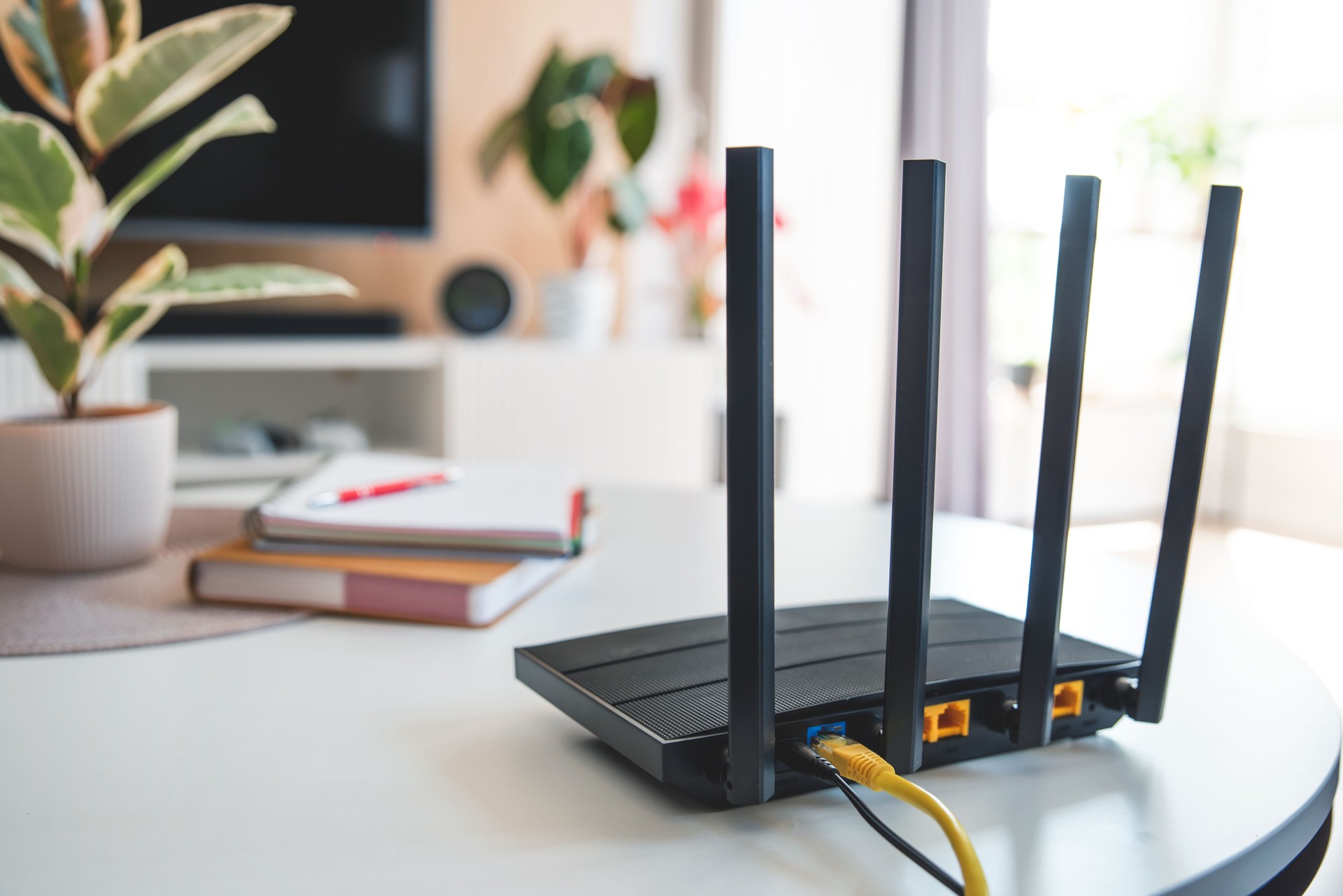 Router with 4 antennas in living room